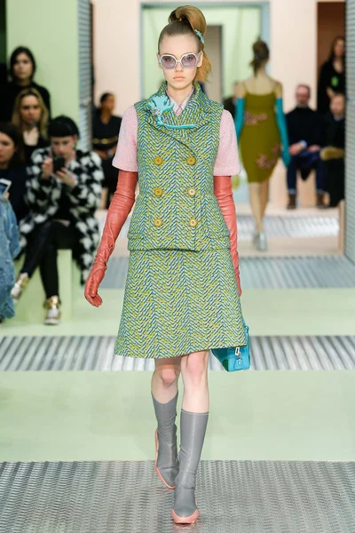 Look 17